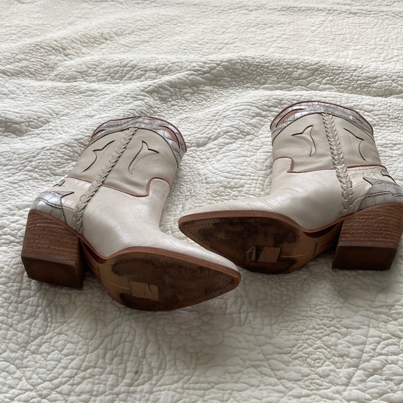 Super Cute Dolce Vita Booties size 6.5 - Picture 3 of 7